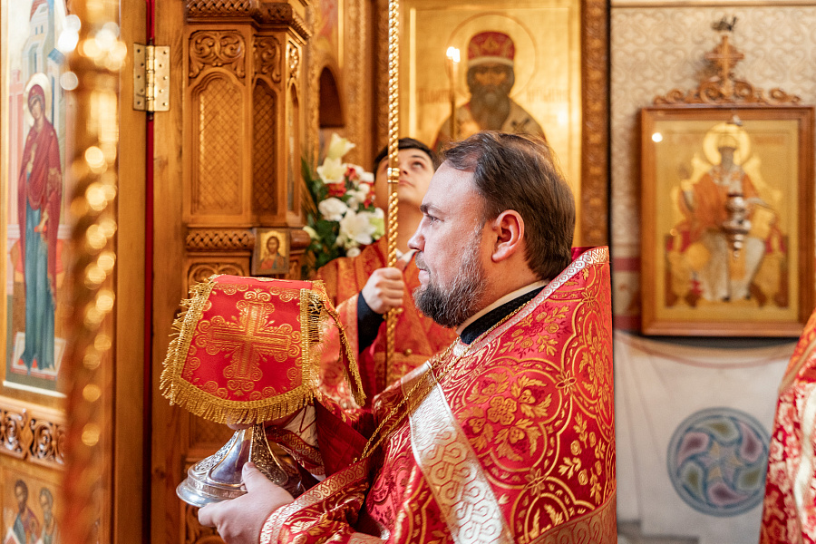 Божественная литургия в Преображенском соборе города Люберцы